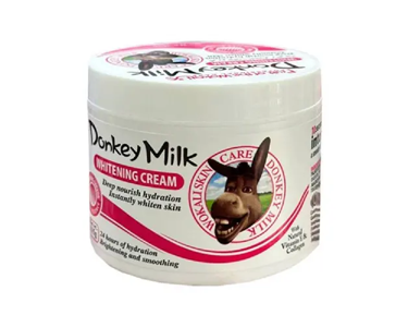 Krém Donkey Milk je prémiová kosmetika na bázi oslího mléka, vytvořená pro hlubokou výživu a intenzivní hydrataci pokožky. Pomáhá zpomalit proces stárnutí, vyrovnat tón pleti a zesvětlit pigmentové skvrny a obnovit přirozený zdravý lesk. Vhodný pro suchou, citlivou a zralou pokožku, účinně pečuje o obličej, krk a dekolt. Lehká textura a přírodní složení zajišťují rychlé vstřebávání a pohodlné použití bez pocitu mastnoty..